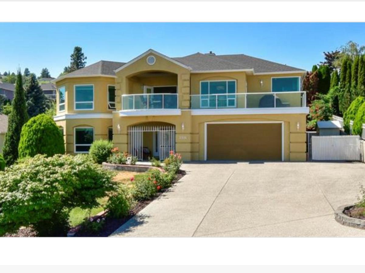 Lake View Yellow House By Winary Resort West Kelowna Ngoại thất bức ảnh