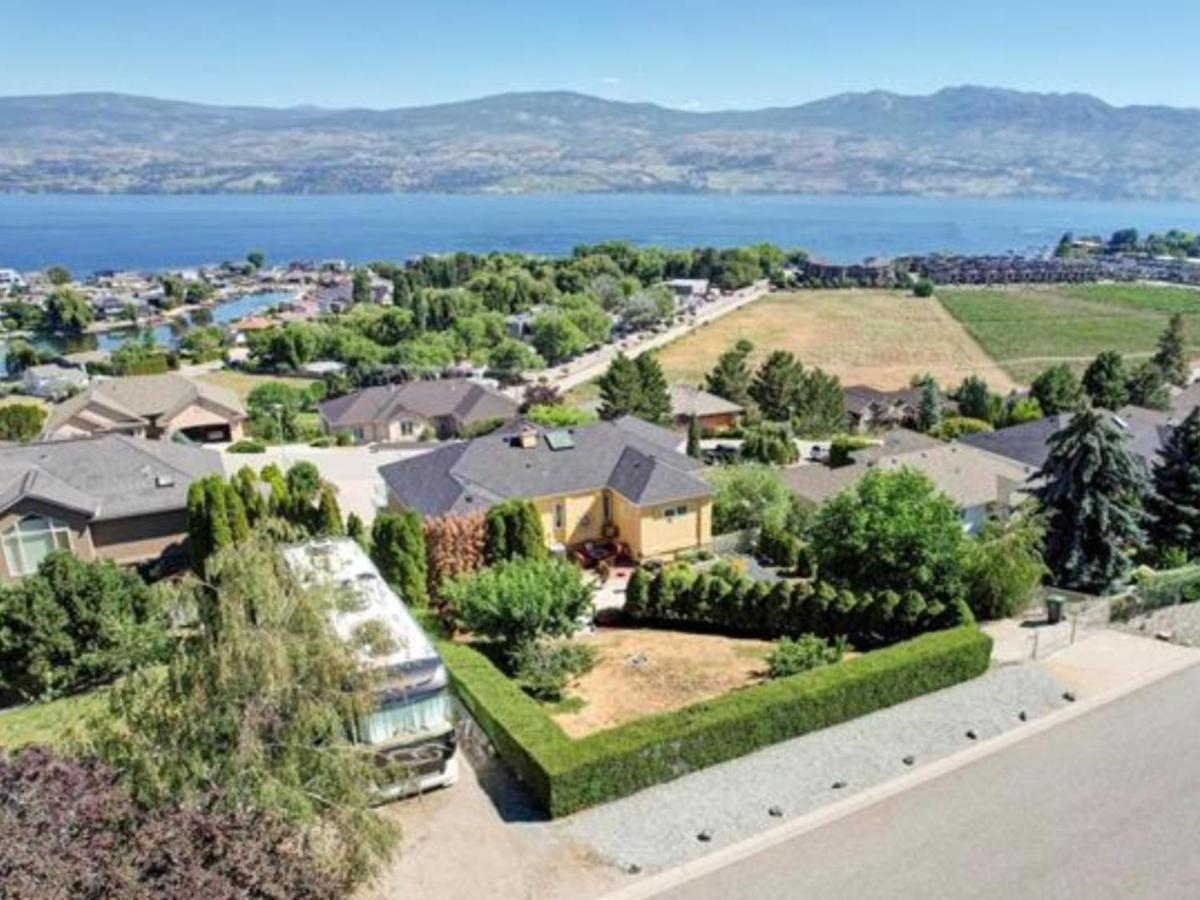 Lake View Yellow House By Winary Resort West Kelowna Ngoại thất bức ảnh