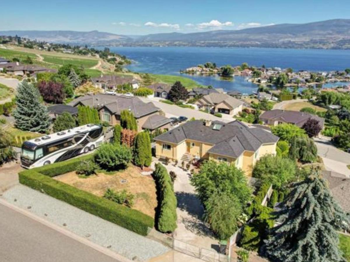 Lake View Yellow House By Winary Resort West Kelowna Ngoại thất bức ảnh