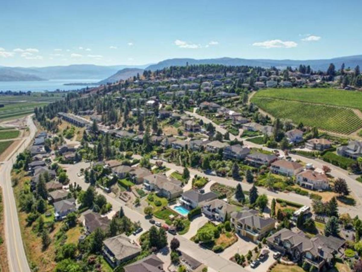 Lake View Yellow House By Winary Resort West Kelowna Ngoại thất bức ảnh