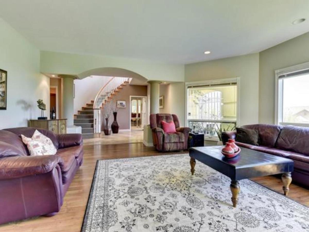 Lake View Yellow House By Winary Resort West Kelowna Ngoại thất bức ảnh