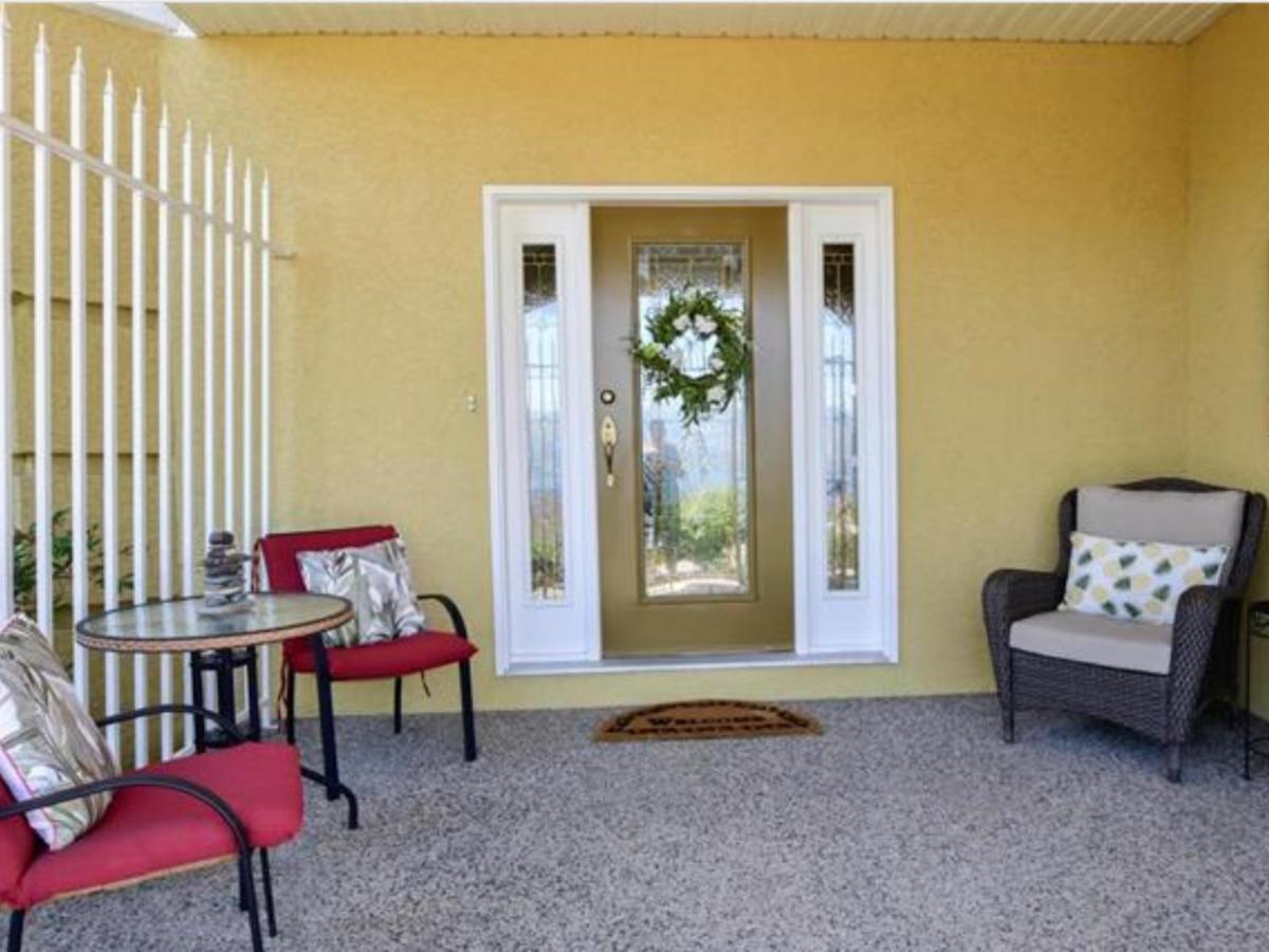 Lake View Yellow House By Winary Resort West Kelowna Ngoại thất bức ảnh