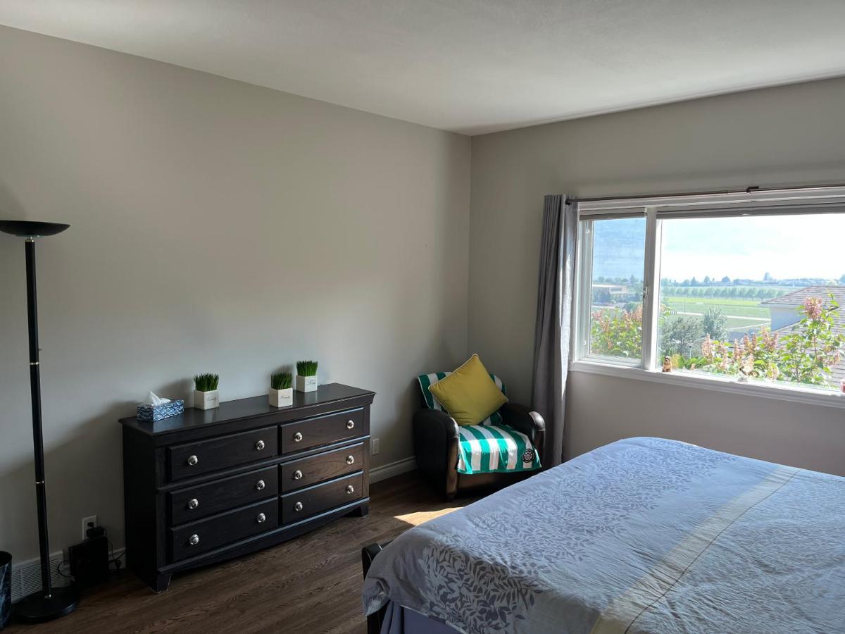 Lake View Yellow House By Winary Resort West Kelowna Ngoại thất bức ảnh